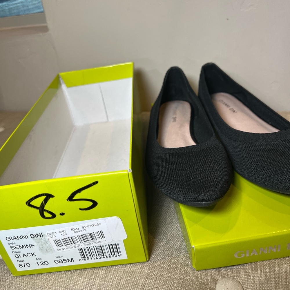 Gianni Bini Black Flats for Women